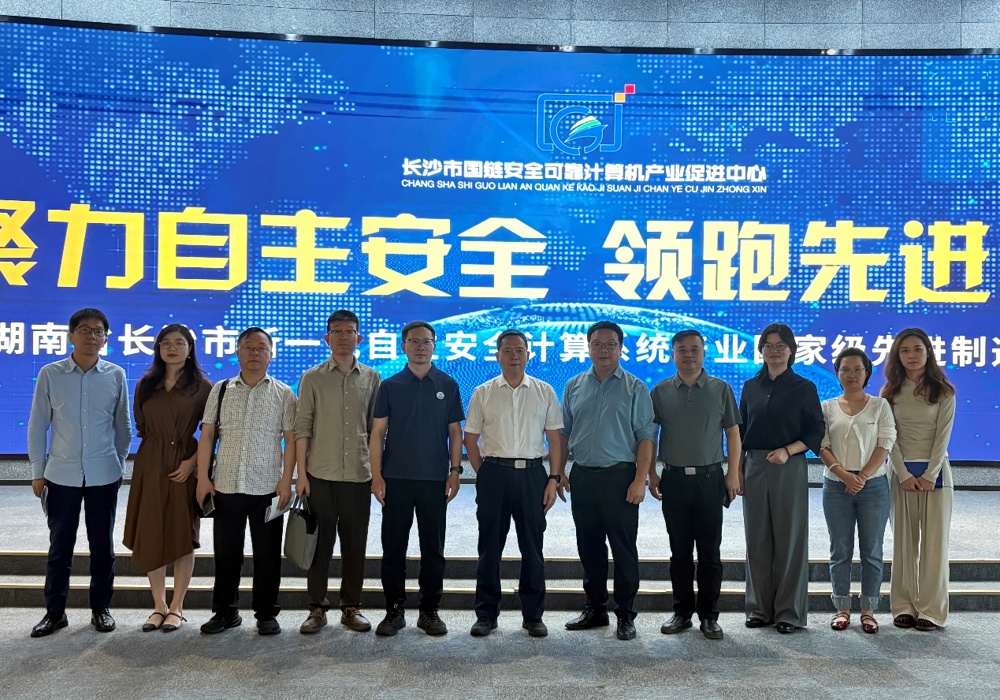 一群人站在一起
已生成高可信度的说明